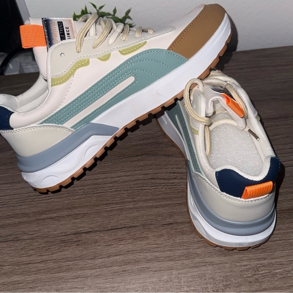SHEIN Cream, Brown, and Blue Men's Sneakers - Picture 6 of 6
